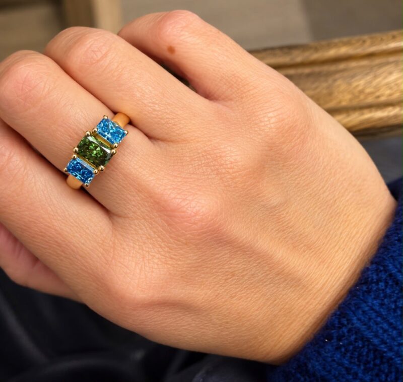 Bague or diamants couleurs taille Émeraude, création NC Joaillier